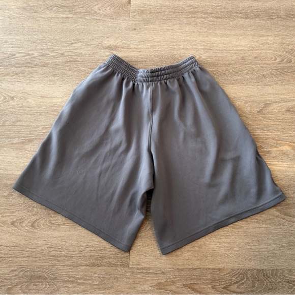 Under Armour Men’s Gray Athletic Mesh Shorts Lightweight Training Gym Wear - Picture 7 of 7